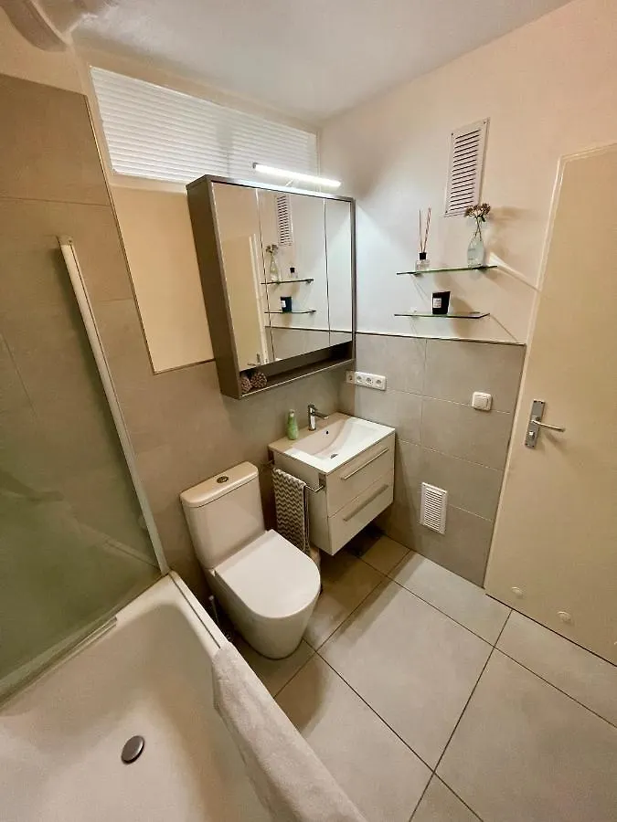 아파트 Wunderschoene 3 Zimmer Wohnung Mitten In Schwabing 뮌헨