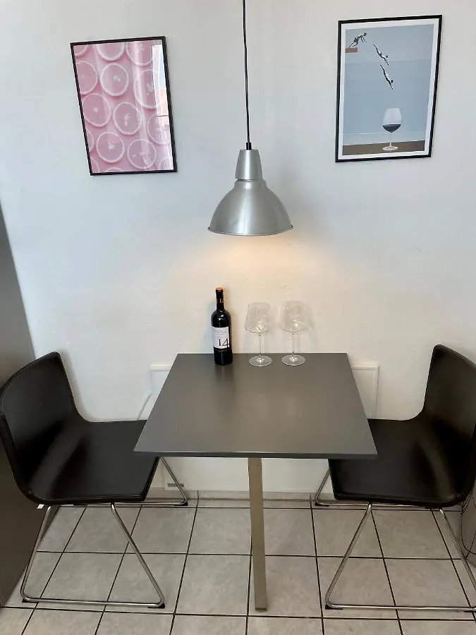 아파트 Wunderschoene 3 Zimmer Wohnung Mitten In Schwabing 뮌헨